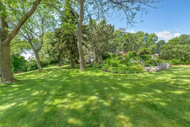 Additional image 45 of 5250 LAKESHORE Rd Unit 2006