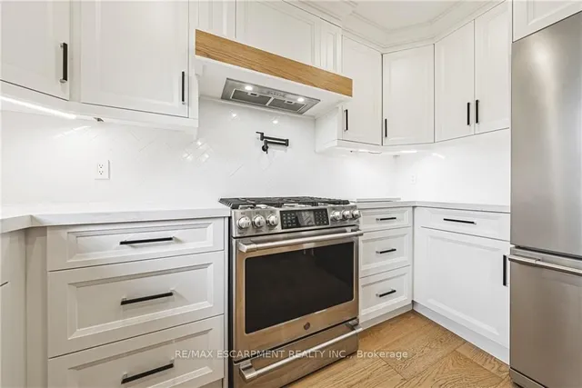 Additional image 9 of 14 Dolphin Pl