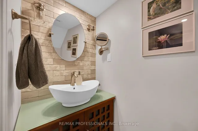 Additional image 26 of 80 Townsend Ave