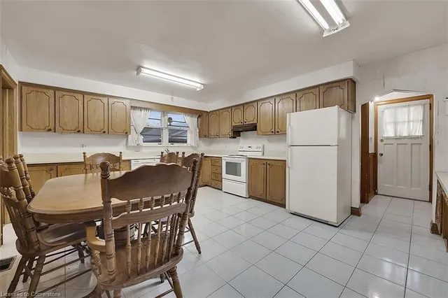 Additional image 9 of 25 Sunning Hill Ave