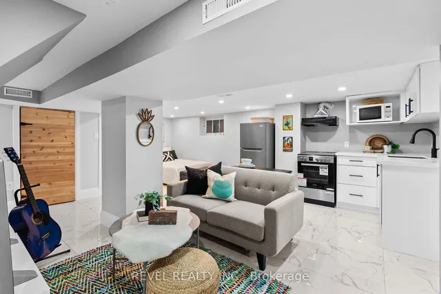 Additional image 28 of 69 Roxborough Ave