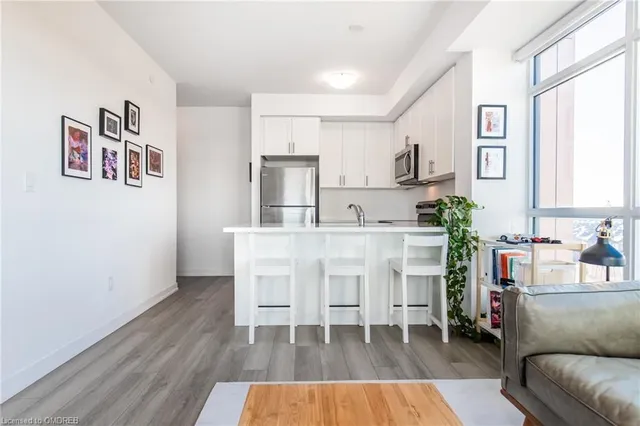 Additional image 11 of 450 Dundas St Unit 702