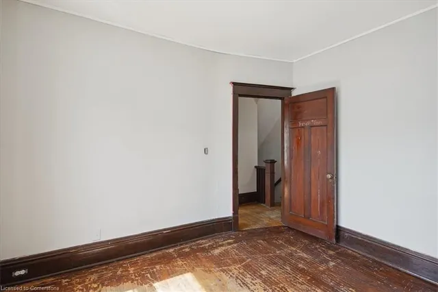 Additional image 24 of 76 Spadina Ave