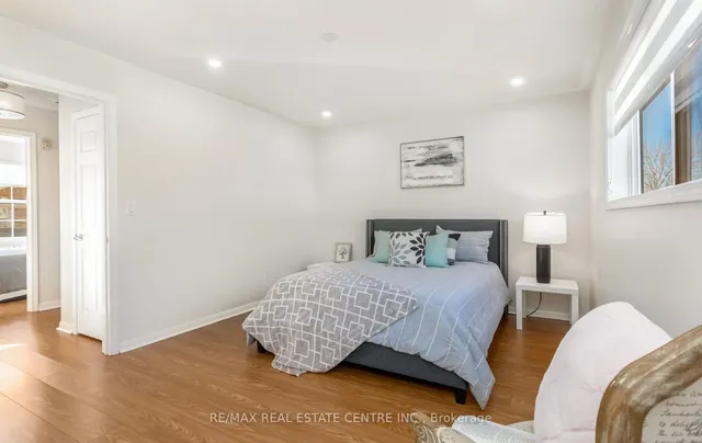 Additional image 22 of 1096 Barclay Circ