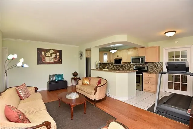 Additional image 7 of 851 Queenston Rd Unit 408