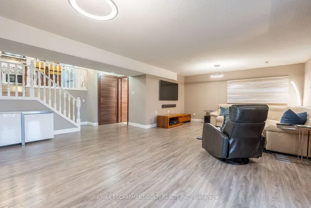 Additional image 18 of 46 VESPER Crt