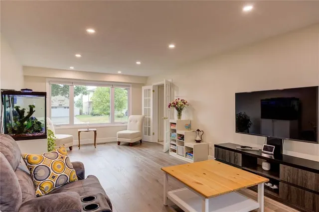 Additional image 10 of 2141 CARTIER Cres