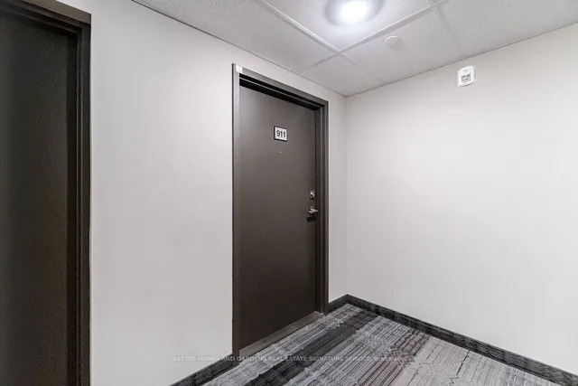 Additional image 30 of 716 Main St Unit 911