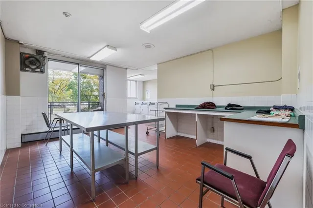 Additional image 35 of 975 Warwick Crt Unit 1107