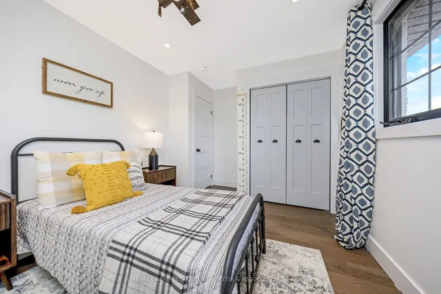 Additional image 20 of 714 Robertson Cres