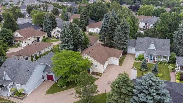 Additional image 34 of 214 Silverbirch Blvd