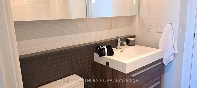 Additional image 20 of 8 Dovercourt Rd Unit 910