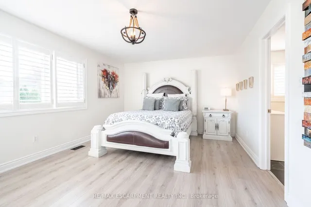 Additional image 17 of 71 Joshua Ave