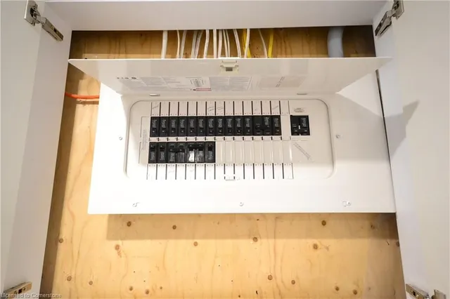 Additional image 35 of 66 Dundurn St