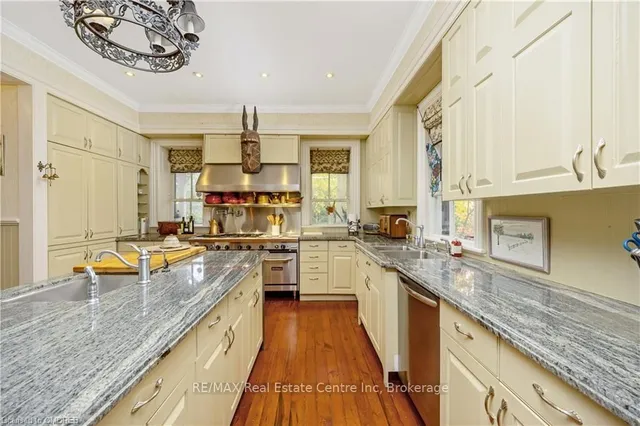 Additional image 11 of 103 THOMAS St