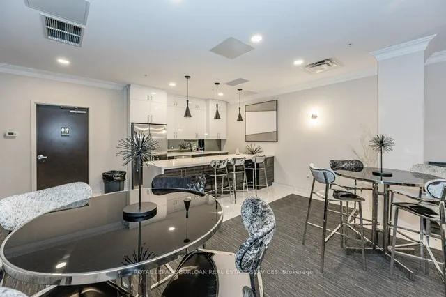 Additional image 39 of 118 King St Unit 418