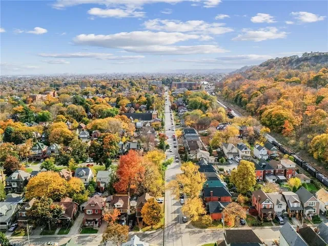 Additional image 36 of 124 Eastbourne Ave