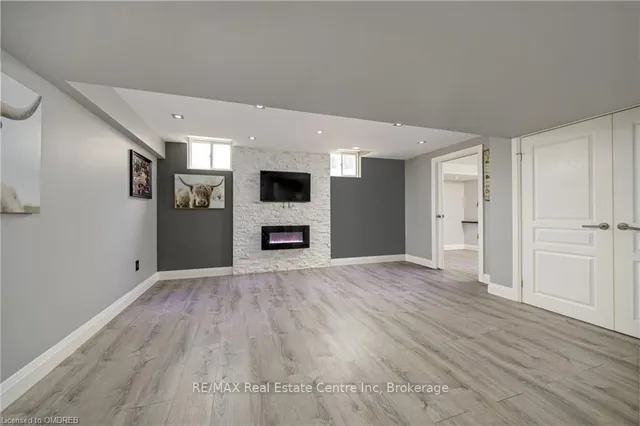 Additional image 33 of 567 SANDERSON Cres