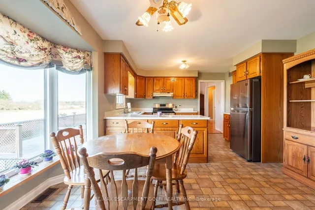 Additional image 13 of 8560 Leeming Rd