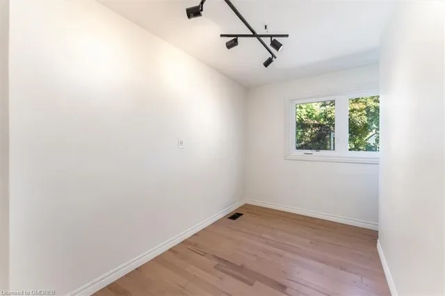 Additional image 20 of 106 Simcoe St