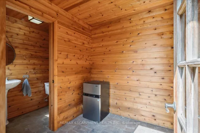 Additional image 38 of 320 Wrigglesworth Cres