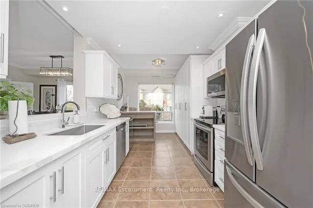 Additional image 16 of 5070 FAIRVIEW St Unit 209