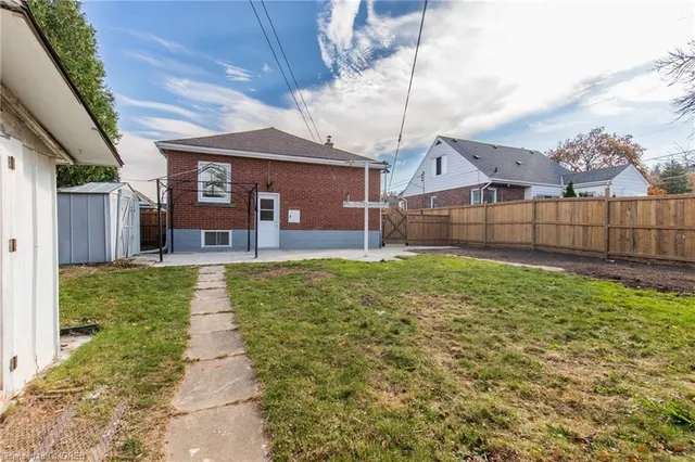 Additional image 49 of 46 Upper Walker Ave