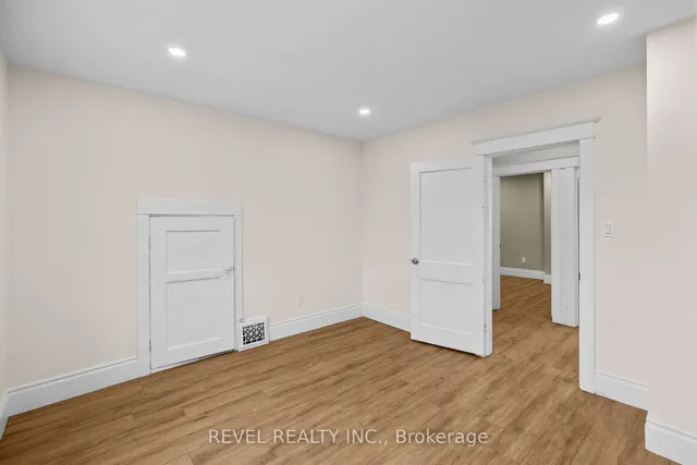 Additional image 21 of 69 Roxborough Ave