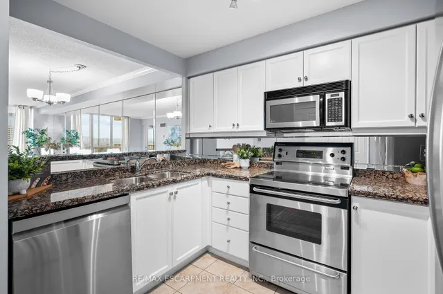 Additional image 11 of 442 Maple Ave Unit 1103