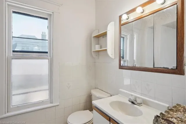 Additional image 37 of 76 Spadina Ave