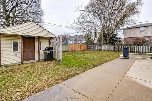 Additional image 34 of 8 Bromley Rd