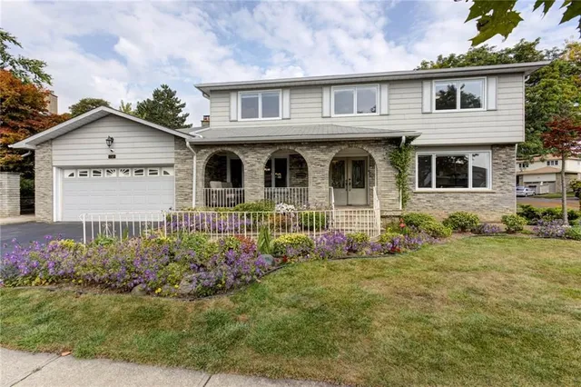 2141 CARTIER Cres
