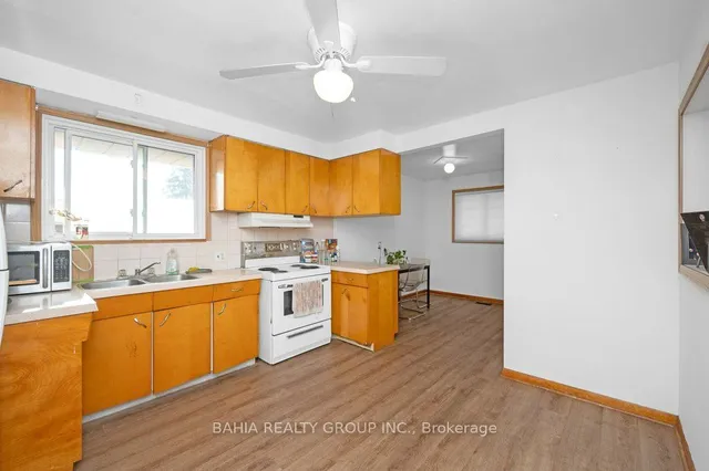 Additional image 11 of 51 Robroy Ave