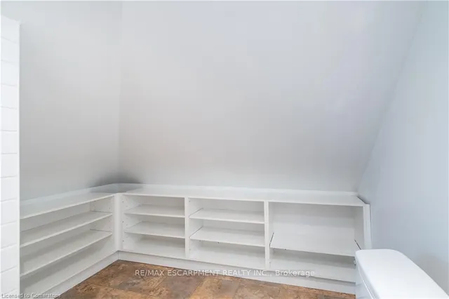 Additional image 32 of 56 Newton Ave