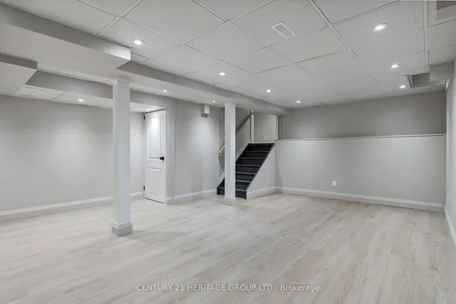 Additional image 20 of 734 Robertson Cres