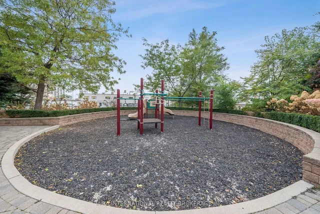 Additional image 39 of 2772 keele St Unit 713