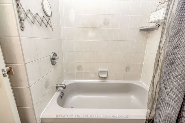 Additional image 23 of 279 ELMWOOD Cres