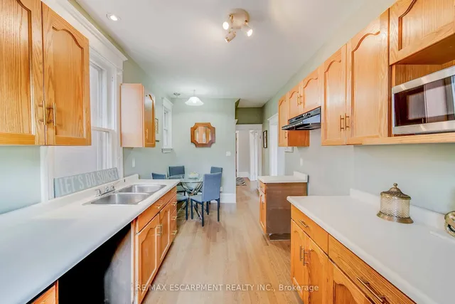 Additional image 9 of 21 Sunset Ave