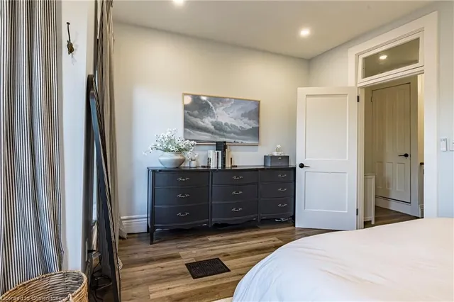 Additional image 31 of 185 1/2 Emerald St