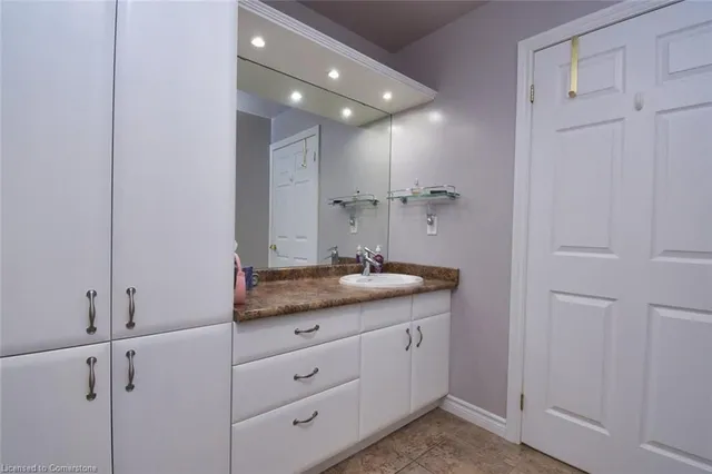 Additional image 17 of 3000 Creekside Dr Unit 604