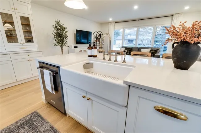 Additional image 21 of 685 Iroquois Ave