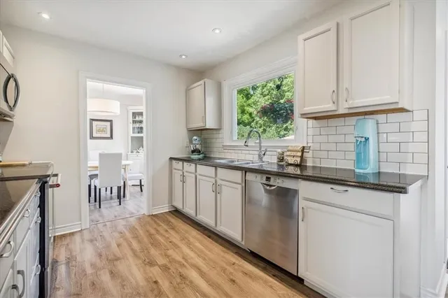 Additional image 11 of 971 BOOTHMAN Ave