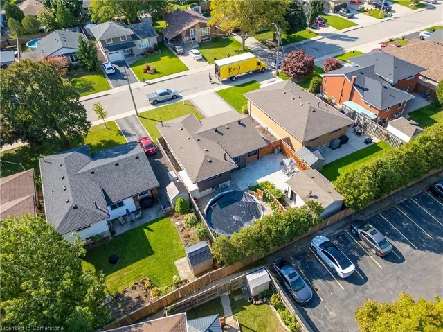 Additional image 38 of 6 Rideau Cres