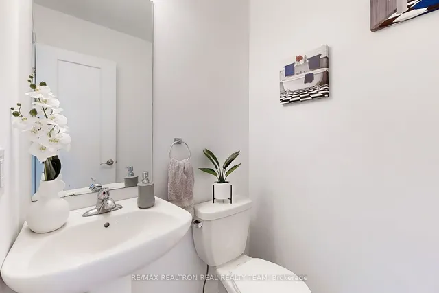 Additional image 17 of 28 Laguna Village Cres