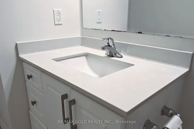 Additional image 30 of 86 Locker Pl