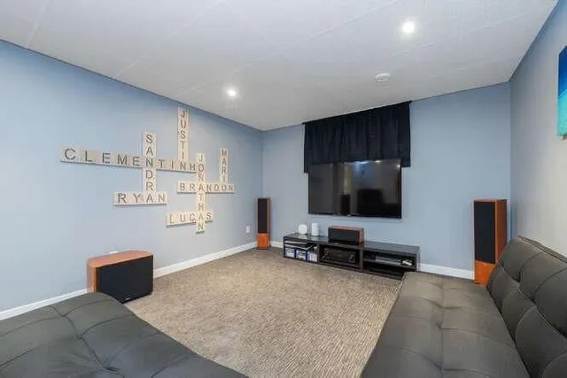 Additional image 34 of 1523 RUSHOLME Cres