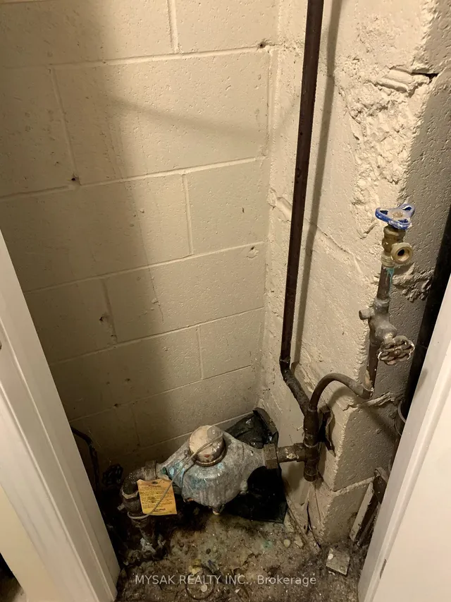 Additional image 18 of 985 Kingsway Dr