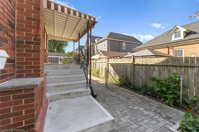 Additional image 24 of 106 Simcoe St