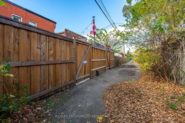 Additional image 31 of 50 1/2 Clyde St