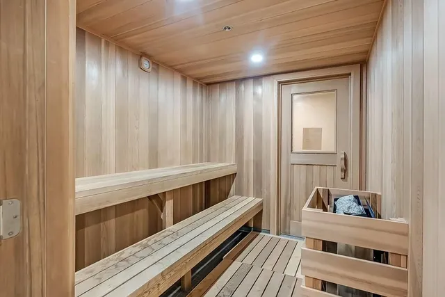 Additional image 37 of 700 DYNES Rd Unit 1003